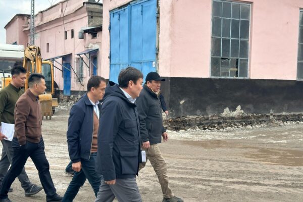 Мэр Бишкека проинспектировал строительство депо для электробусов