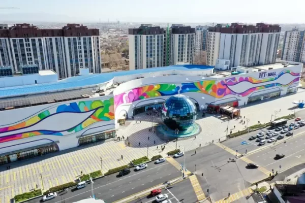 Фото: Президент посетил комплекс High Town City в Юнусабадском районе Ташкента