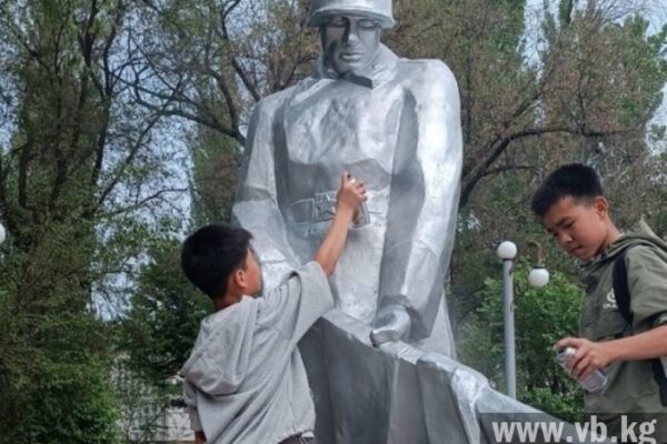 Школьники села Садовое приняли участие в акции “Сохраним памятники Победы!”